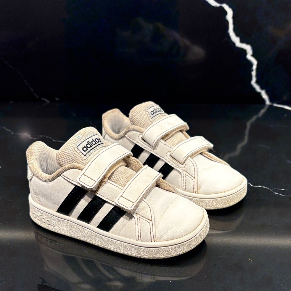 Adidas Kids' Cream and Black Velcro Sneakers Sz: 7
